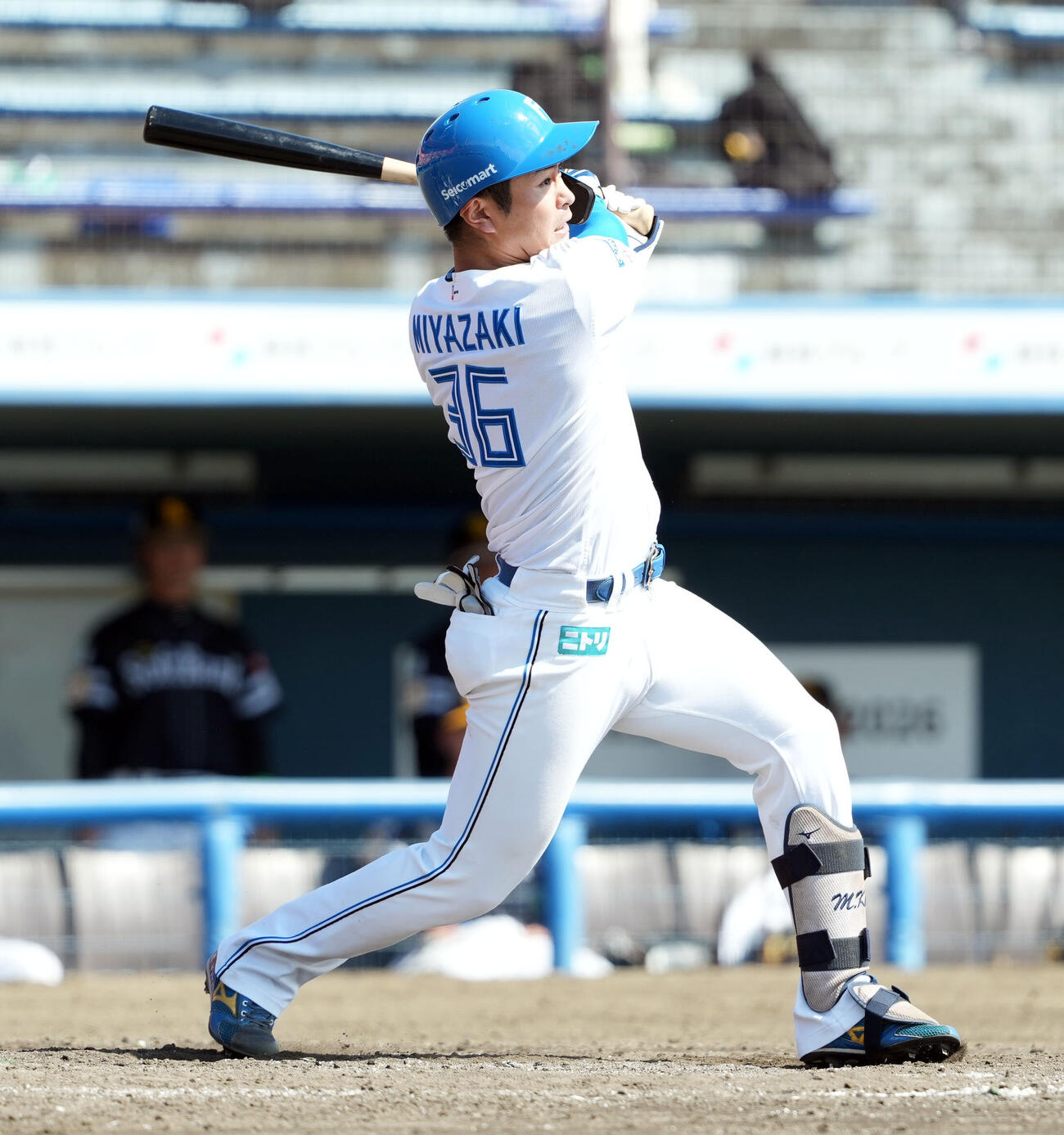 日本ハム対ソフトバンク　3回裏日本ハム1死一、二塁、右前に適時打を放つ宮崎一樹（撮影・たえ見朱実）