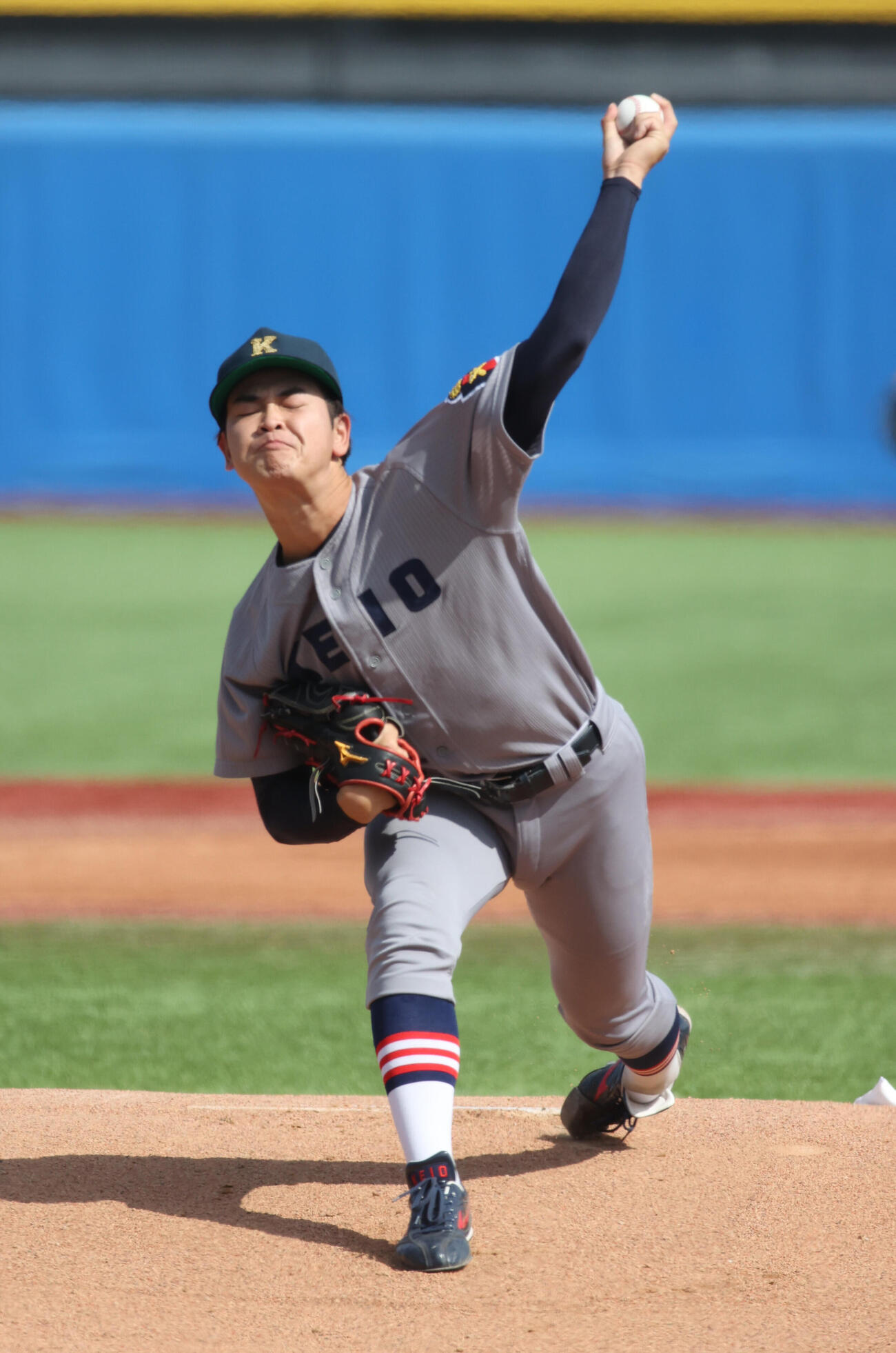 法大対慶大　先発した慶大・渡辺和大（撮影・柴田隆二）