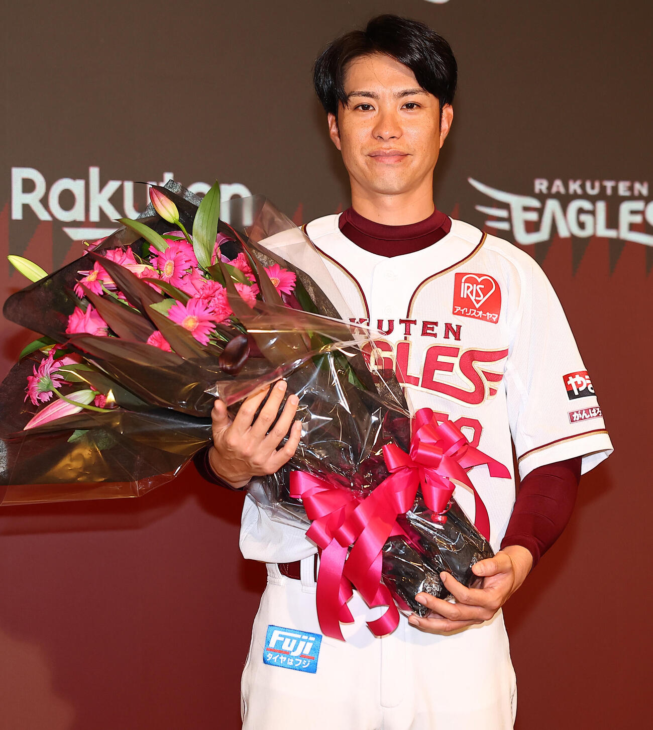 引退会見を行った楽天辛島航（撮影・野上伸悟）