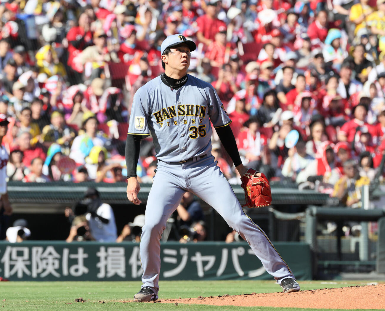 広島対阪神　2回裏広島2死一、二塁、中村奨成に先制打を浴びた才木浩人（撮影・加藤孝規）