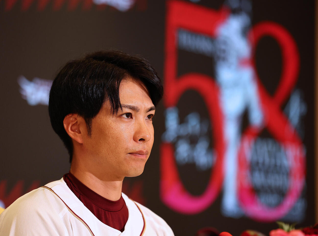 楽天対オリックス　引退会見を行う楽天辛島航（撮影・野上伸悟）