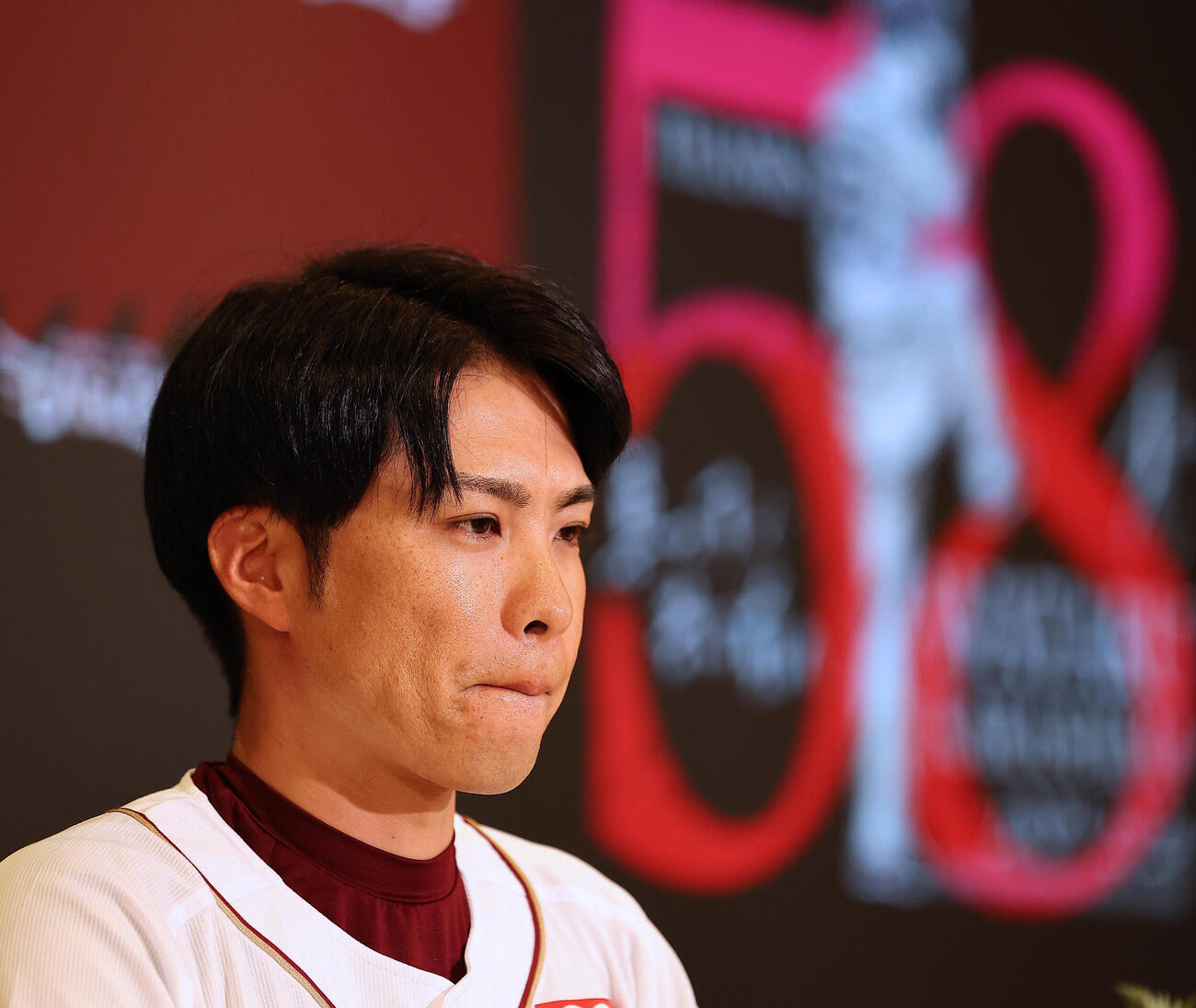 楽天対オリックス　引退会見を行う楽天辛島航（撮影・野上伸悟）