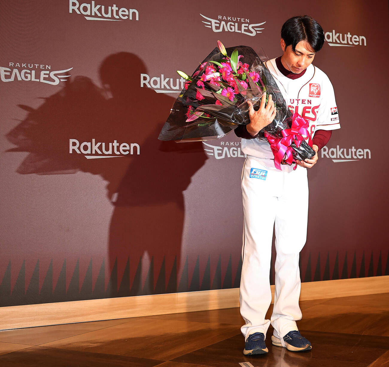 楽天対オリックス　引退会見を行った楽天辛島航（撮影・野上伸悟）