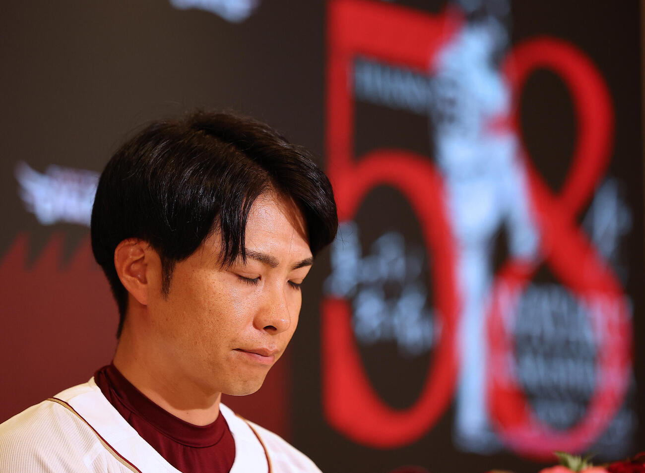 楽天対オリックス　引退会見を行う楽天辛島航（撮影・野上伸悟）