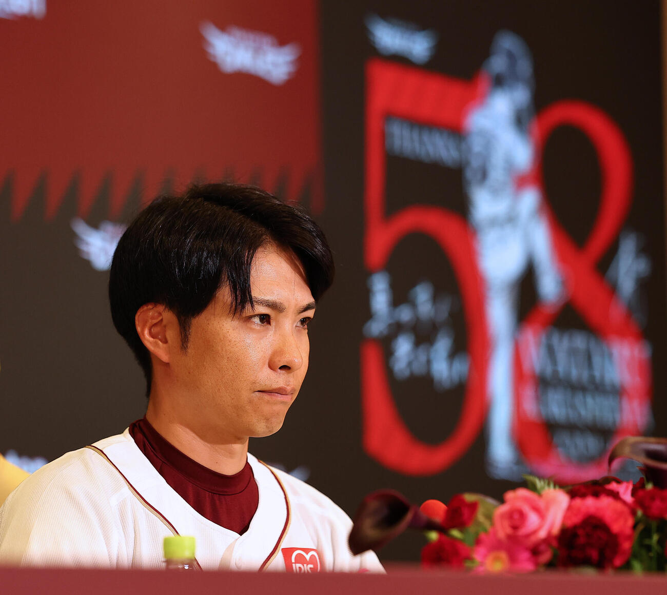 楽天対オリックス　引退会見を行う楽天辛島航（撮影・野上伸悟）