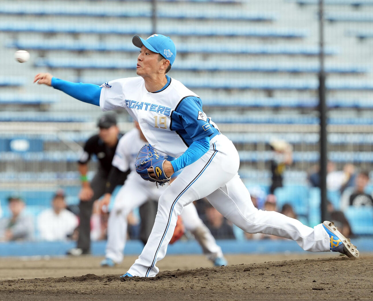 日本ハム対ソフトバンク　8回からマウンドに上がった日本ハム玉井大翔（撮影・たえ見朱実）