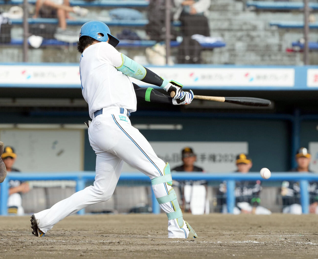 日本ハム対ソフトバンク　9回裏日本ハム1死二、三塁、サヨナラ内野安打を放つ浅間大基（撮影・たえ見朱実）