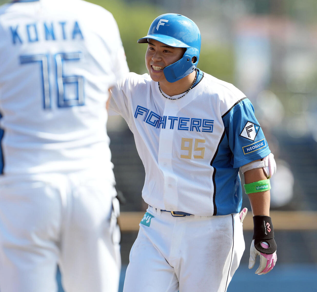 日本ハム対ソフトバンク　5回裏日本ハム1死一、三塁、左前に適時打を放ち笑顔の常谷拓輝（撮影・たえ見朱実）