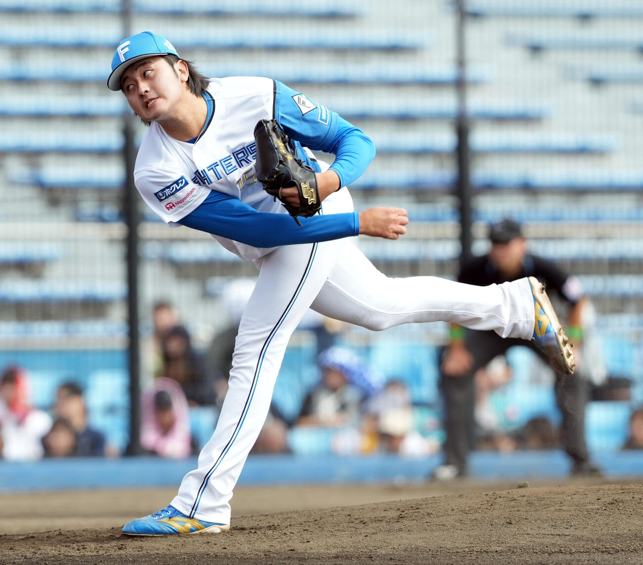 日本ハム対ソフトバンク　6回からマウンドに上がった日本ハムの安西叶翔（撮影・たえ見朱実）