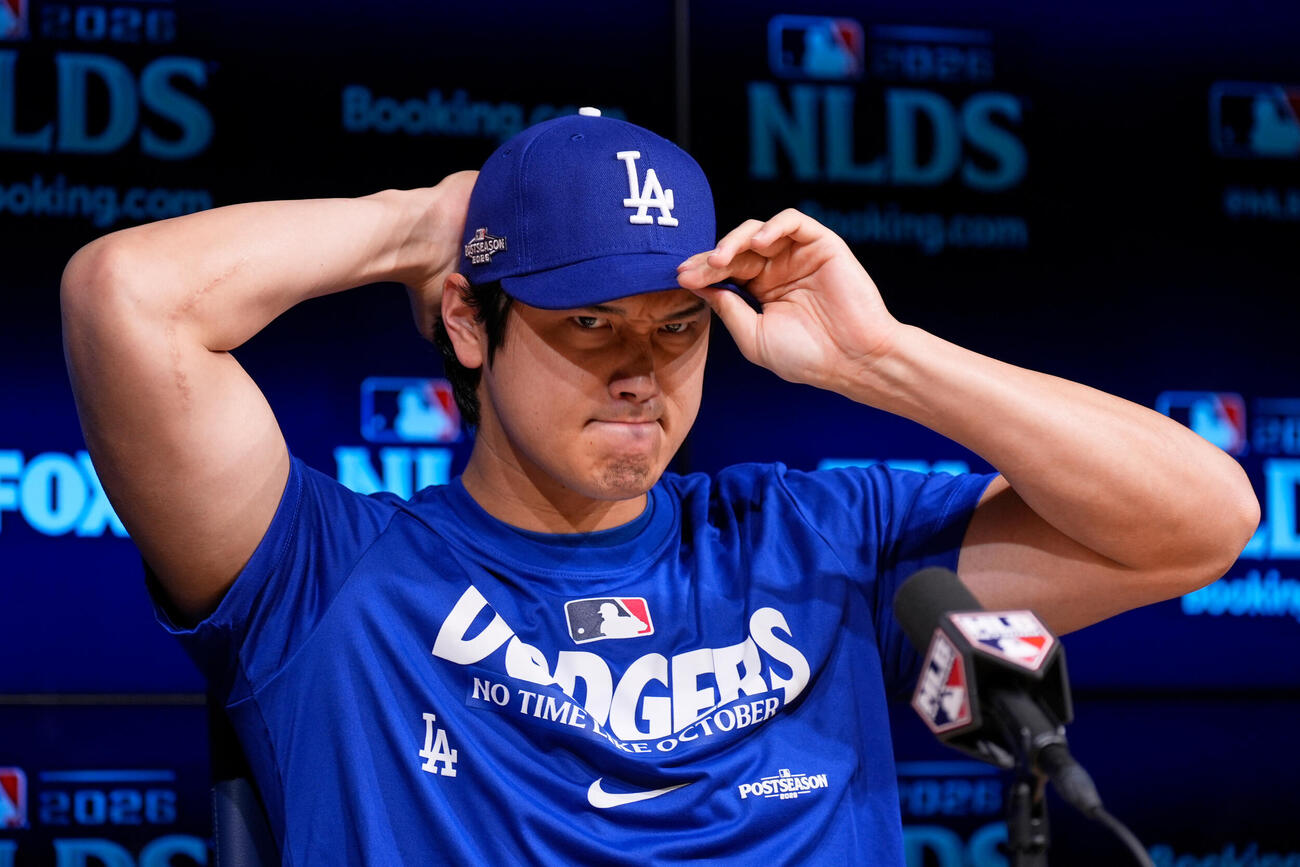 記者会見するドジャース大谷翔平(AP)