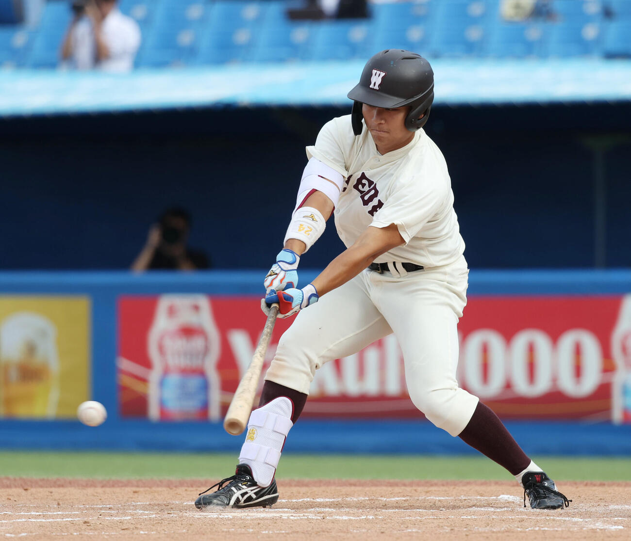 東大対早大　6回裏早大2死一、二塁、徳丸快晴は適時打を放つ（撮影・柴田隆二）