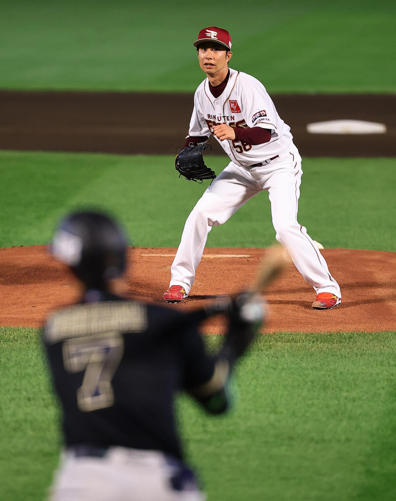 楽天対オリックス　1回表オリックス無死、引退登板で西川龍馬を左飛に仕留める辛島航（撮影・野上伸悟）