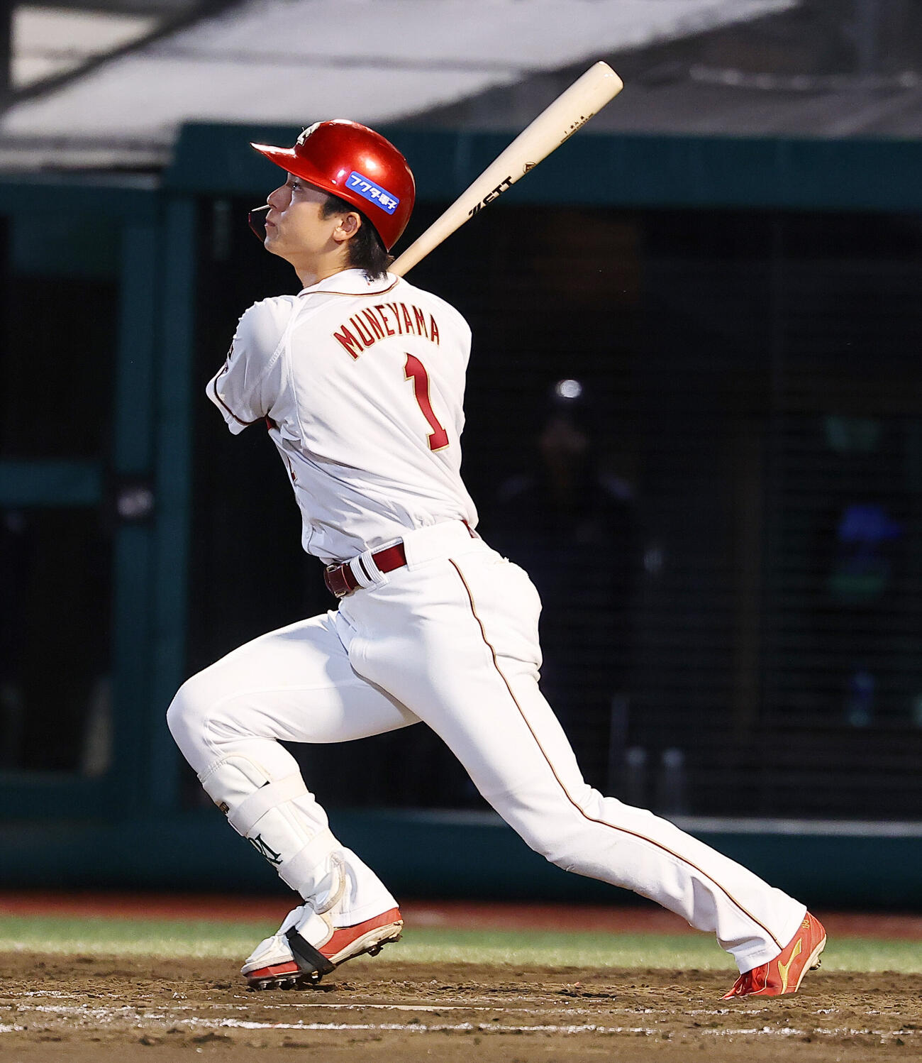 楽天対オリックス　7回裏楽天無死満塁、2点適時二塁打を放つ宗山塁（撮影・野上伸悟）