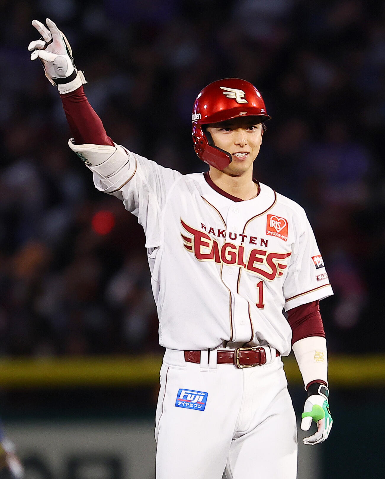 楽天対オリックス　7回裏楽天無死満塁、2点適時二塁打を放ち喜ぶ宗山塁（撮影・野上伸悟）