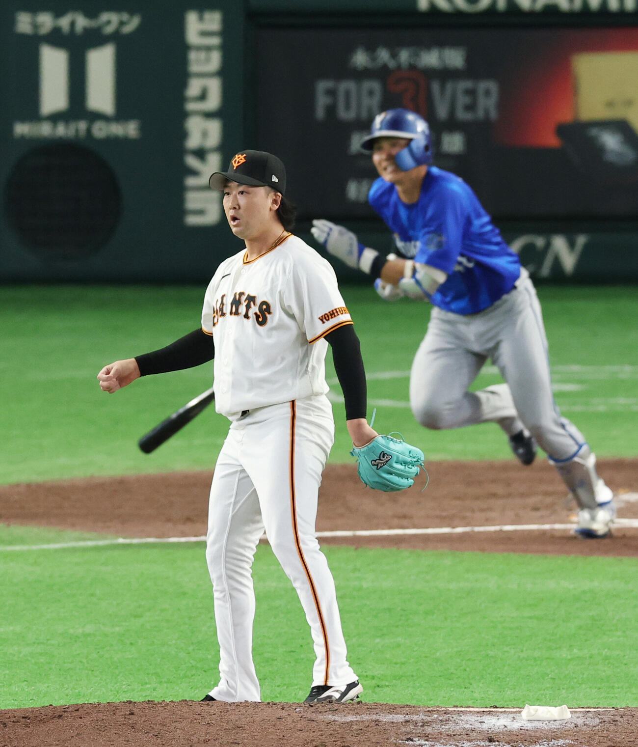 巨人対DeNA 7回表DeNA2死一、二塁、成瀬脩人に適時打を浴びる船迫大雅（撮影・増田悦実）