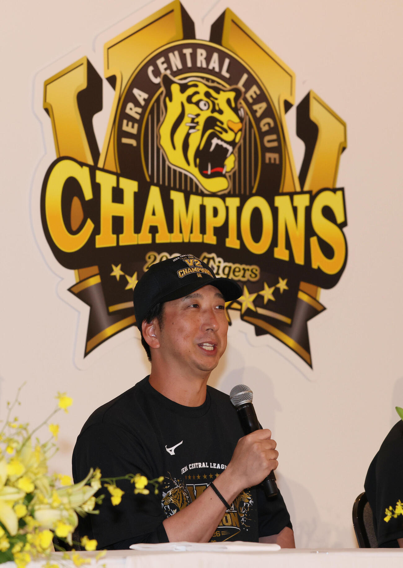 セリーグ優勝を決め会見する阪神（藤川球児監督撮影・加藤孝規）