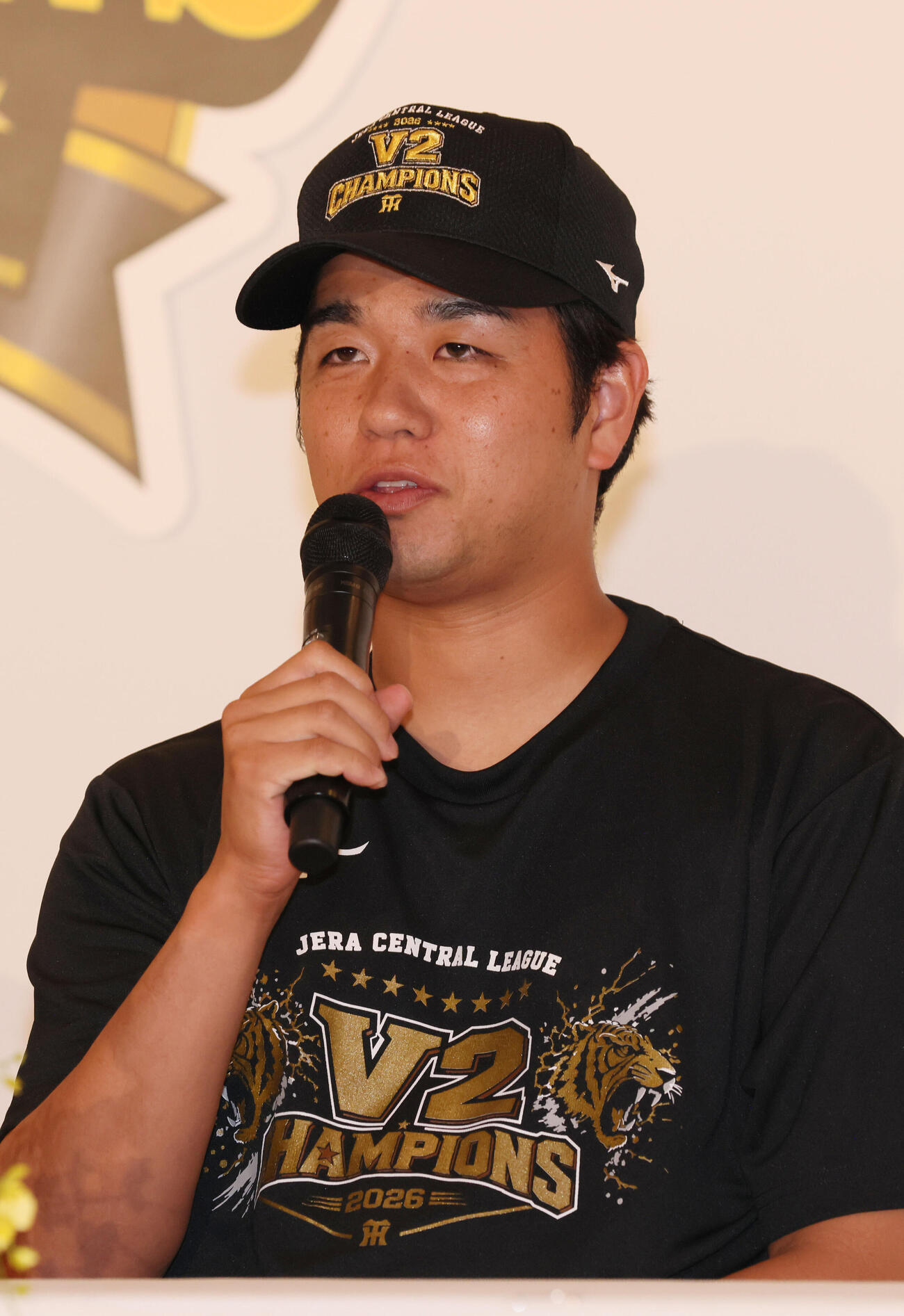 セリーグ優勝を決め会見する阪神高橋遥人（撮影・加藤孝規）