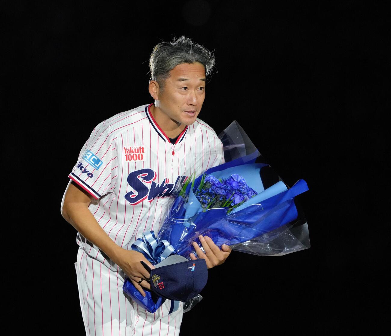 ヤクルト対中日　引退セレモニーに臨むヤクルト石川雅規（撮影・足立雅史）