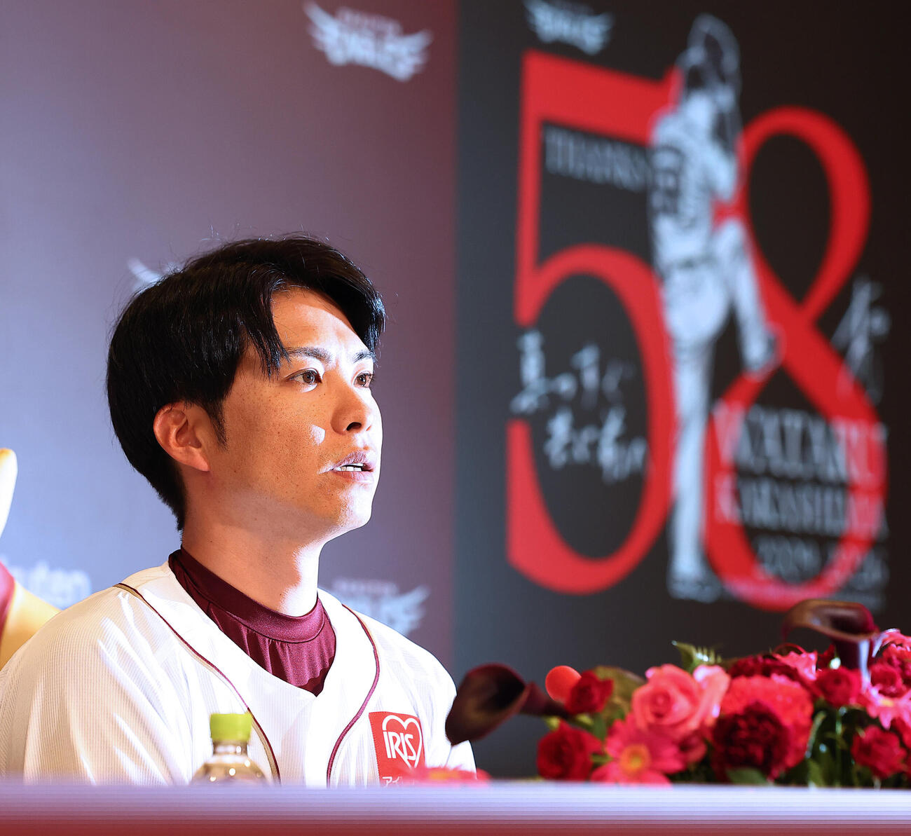楽天対オリックス　引退会見を行う楽天辛島航（撮影・野上伸悟）