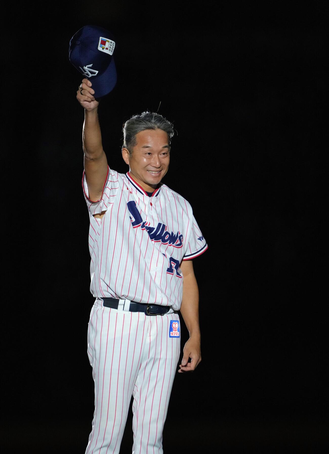 ヤクルト対中日　引退セレモニーに臨むヤクルト石川雅規（撮影・足立雅史）