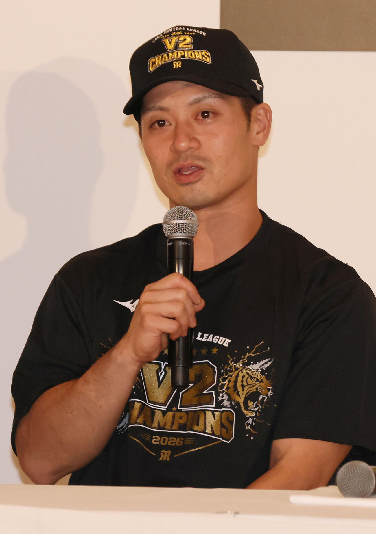 セリーグ優勝を決め会見する阪神坂本誠志郎（撮影・加藤孝規）