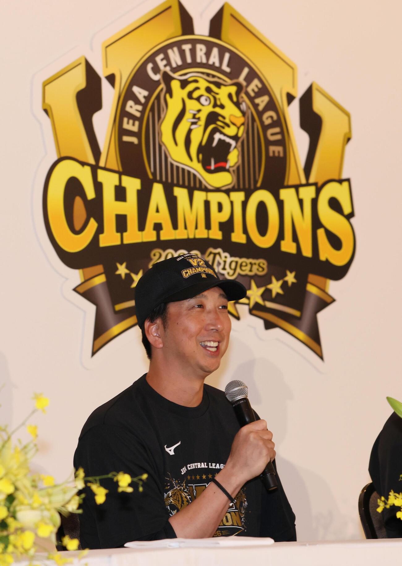 セリーグ優勝を決め会見する阪神（藤川球児監督撮影・加藤孝規）