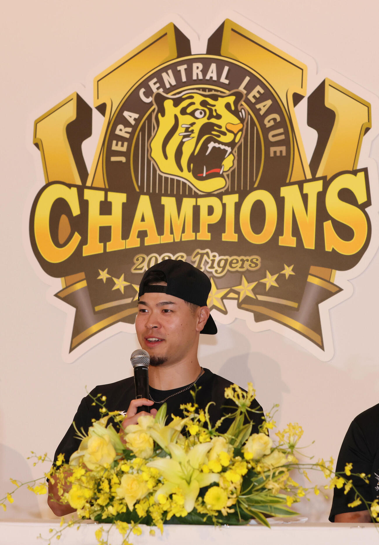 セリーグ優勝を決め会見する阪神佐藤輝明（撮影・加藤孝規）