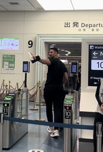 羽田空港から母国アメリカへ帰国の途につく中日マラー