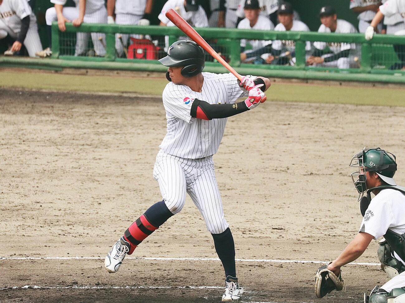長打力と勝負強さを兼ね備える東日本国際大・黒田義信外野手（撮影・高橋香奈）