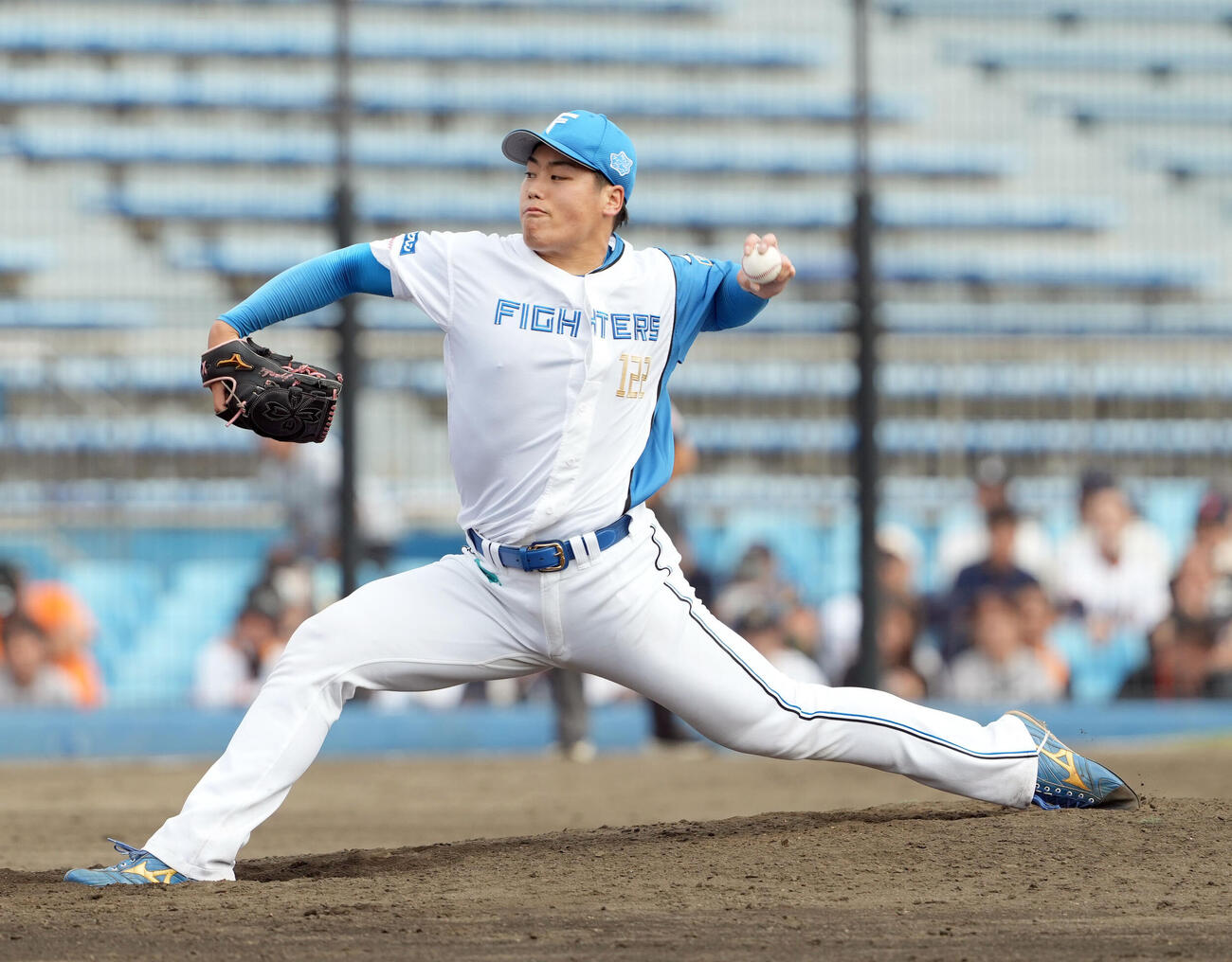 日本ハム対巨人　4回からマウンドに上がった日本ハム渋谷純希（撮影・たえ見朱実）