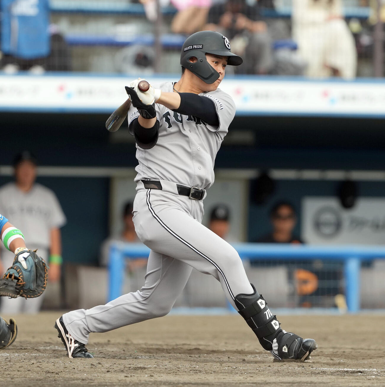 日本ハム対巨人　5回表巨人1死満塁、2点適時打を放つ中山礼都（撮影・たえ見朱実）