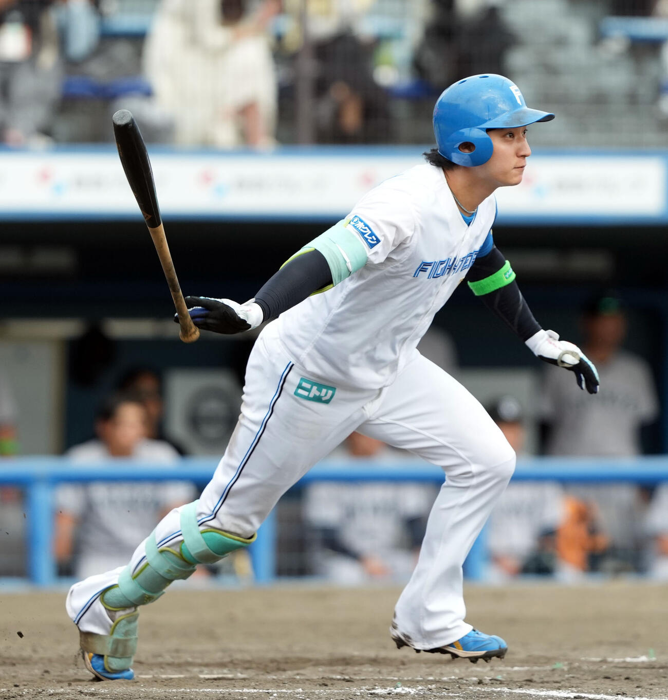 日本ハム対巨人　4回裏日本ハム1死二、三塁、2点適時二塁打を放つ浅間大基（撮影・たえ見朱実）