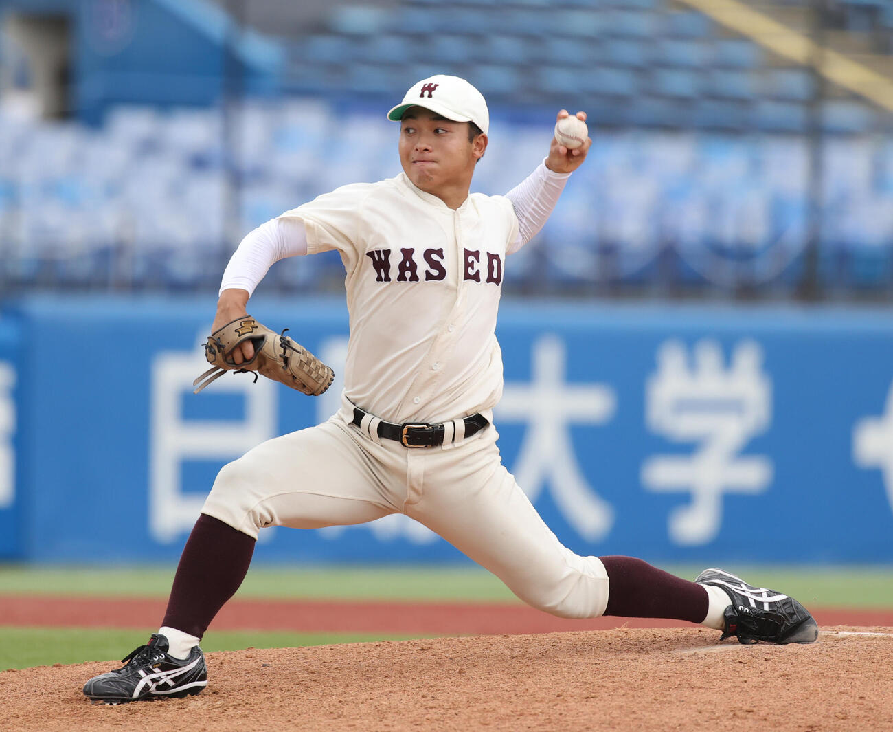 早大対東大　好投する早大・香西一希（撮影・柴田隆二）