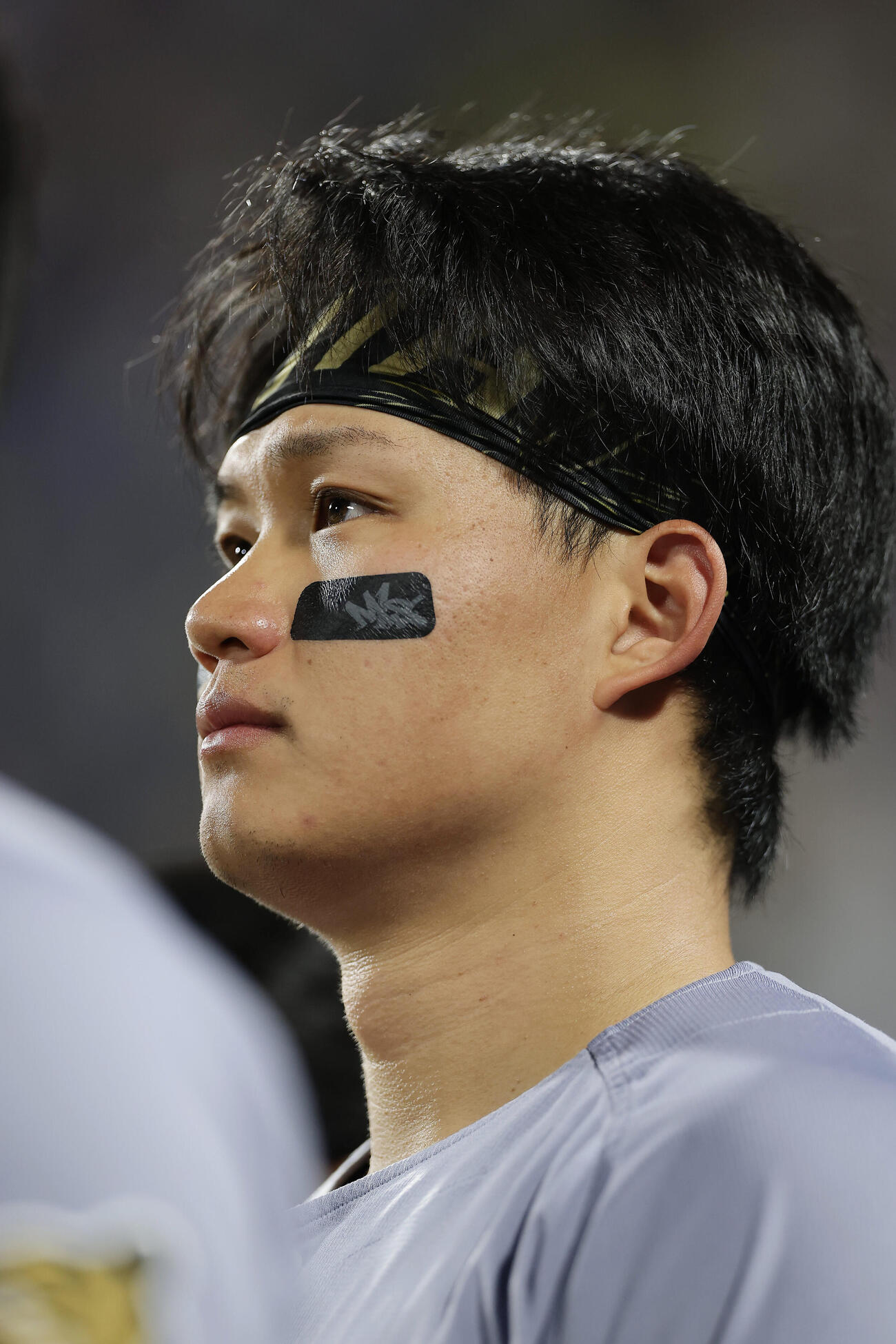 DeNA対阪神　試合前、君が代を聞く阪神森下翔太（撮影・前田充）
