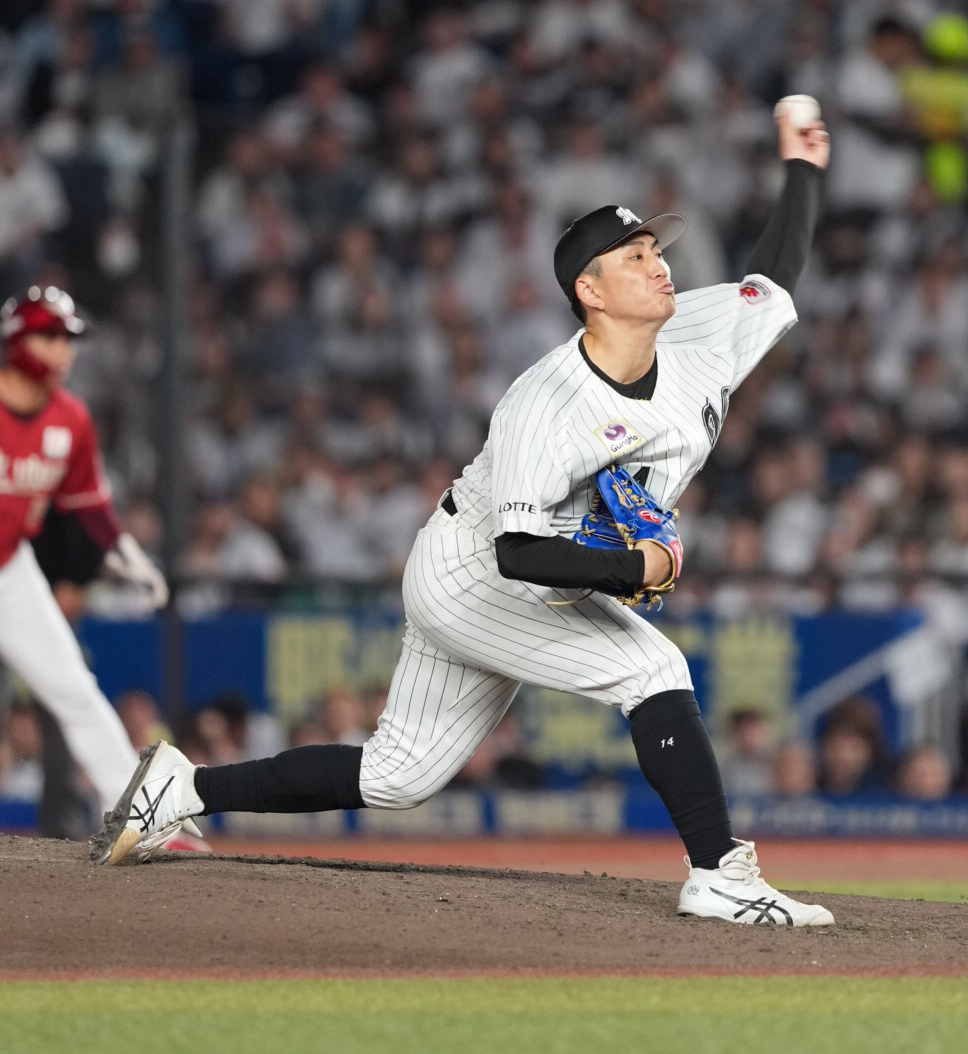 ロッテ対楽天　ロッテ先発の小島和哉（撮影・小沢裕）