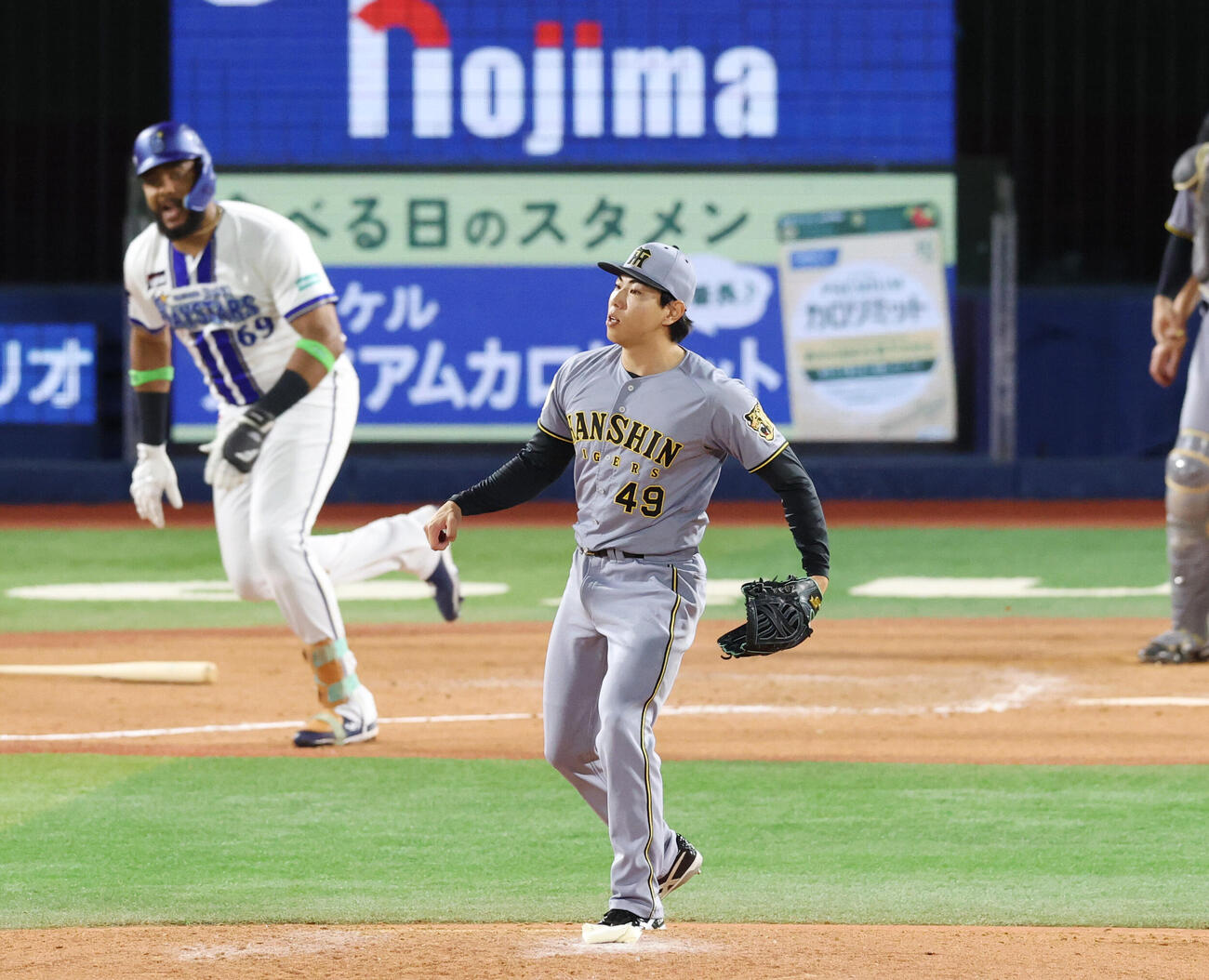 DeNA対阪神　11回裏DeNA1死一、二塁、ヘラル・エンカーナシオンにサヨナラ打を浴びる工藤泰成（撮影・増田悦実）
