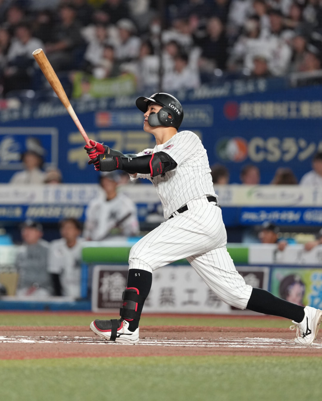 ロッテ対楽天　6回裏ロッテ無死、山口航輝は左越えに2打席連続本塁打を放つ（撮影・小沢裕）