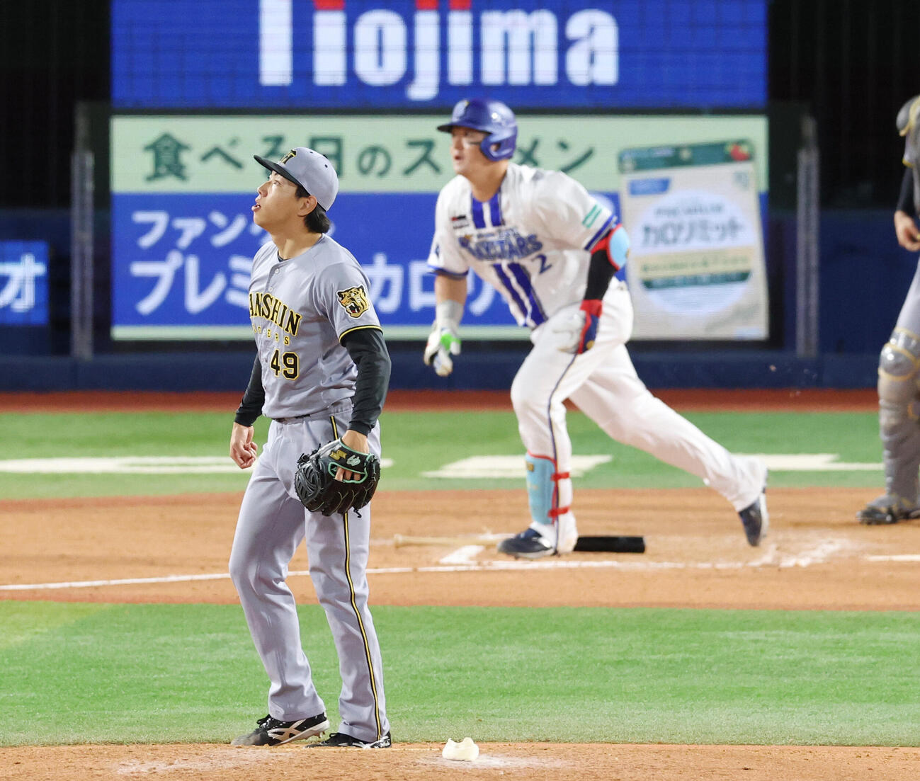 DeNA対阪神　11回裏DeNA1死、牧秀悟に安打を浴びる工藤泰成（撮影・増田悦実）