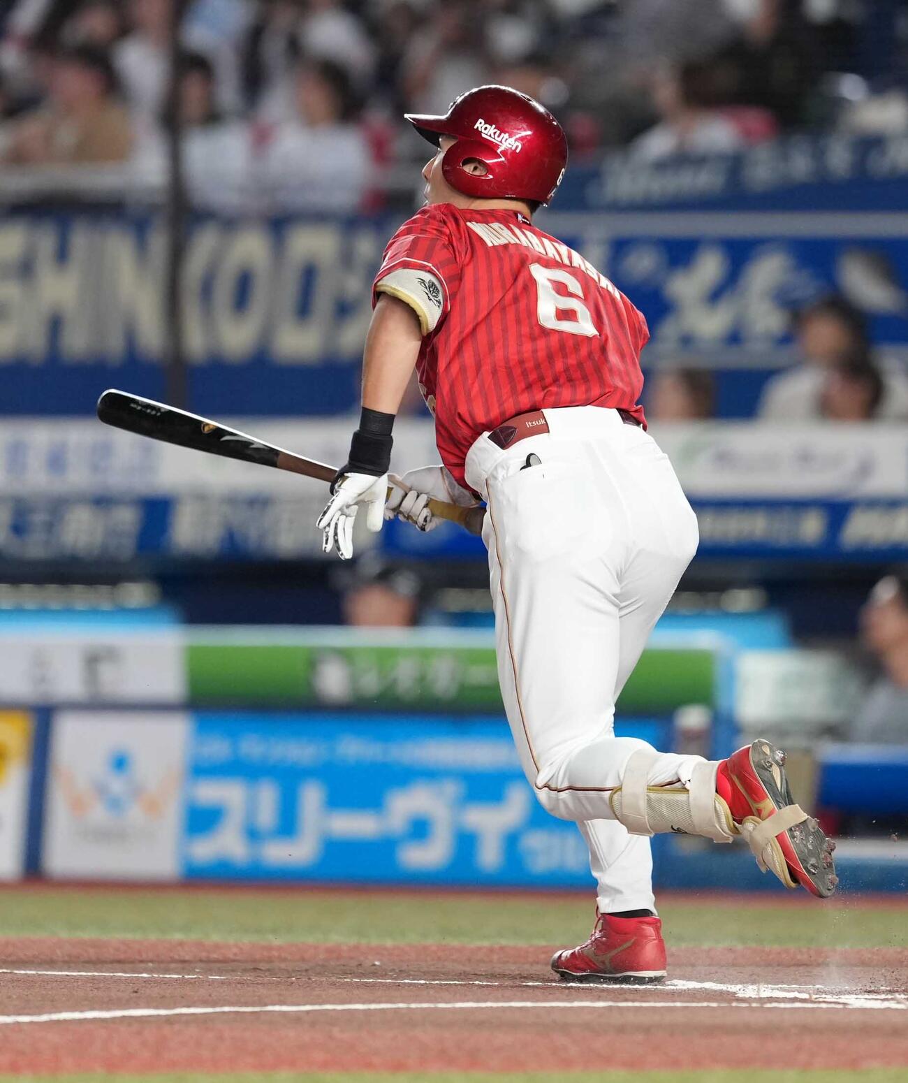 ロッテ対楽天　1回表楽天無死一、三塁、村林一輝は先制の右犠飛を放つ（撮影・小沢裕）