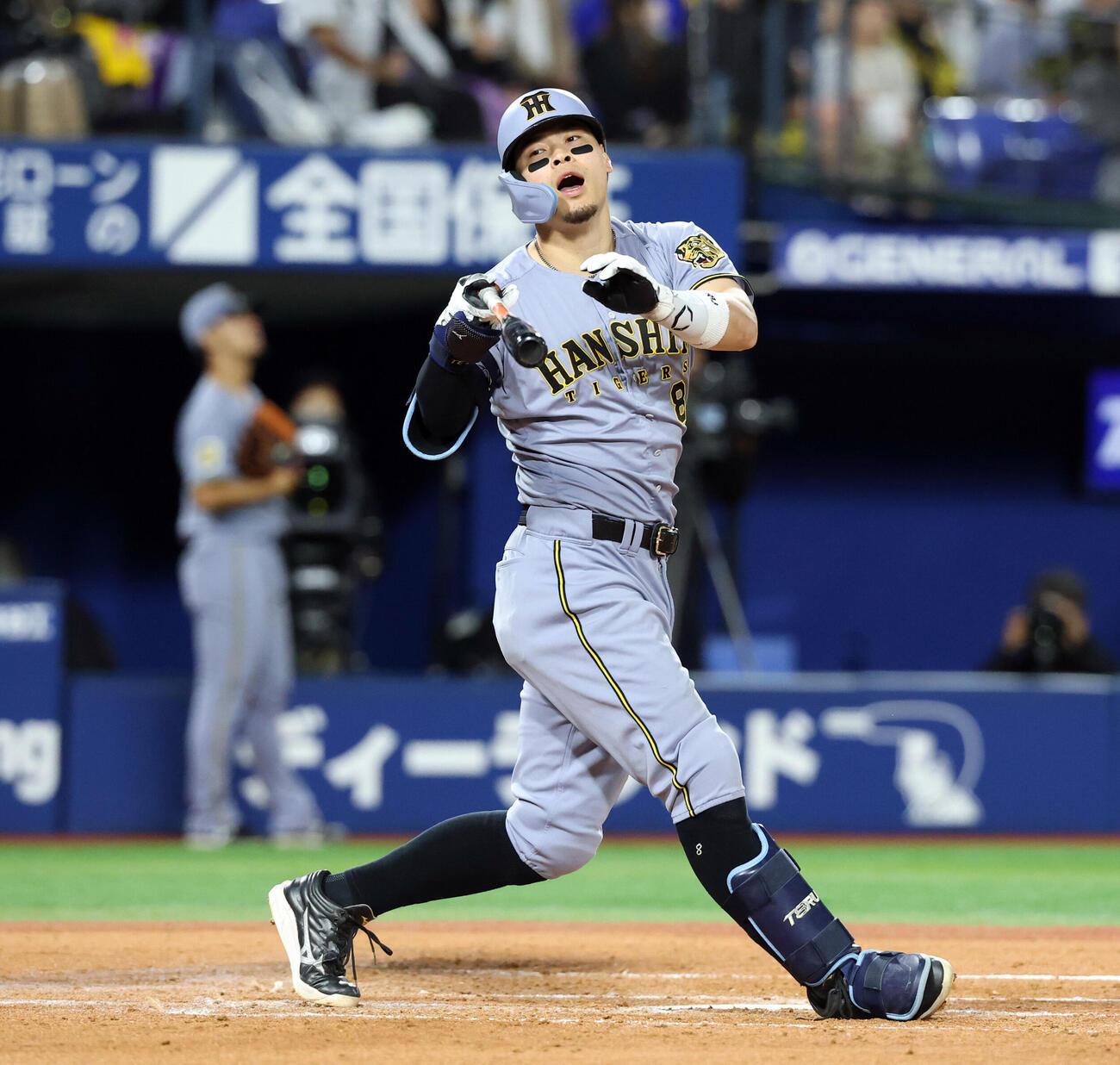 DeNA対阪神　4回表阪神1死一塁、佐藤輝明は遊飛に倒れる（撮影・浅見桂子）