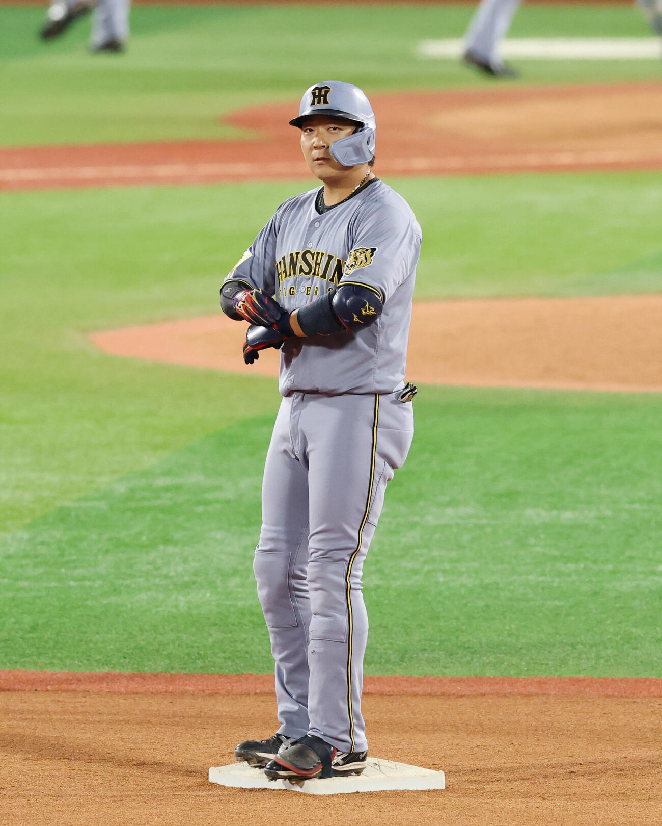 DeNA対阪神　4回表阪神2死一塁、適時二塁打を放つ大山悠輔（撮影・増田悦実）