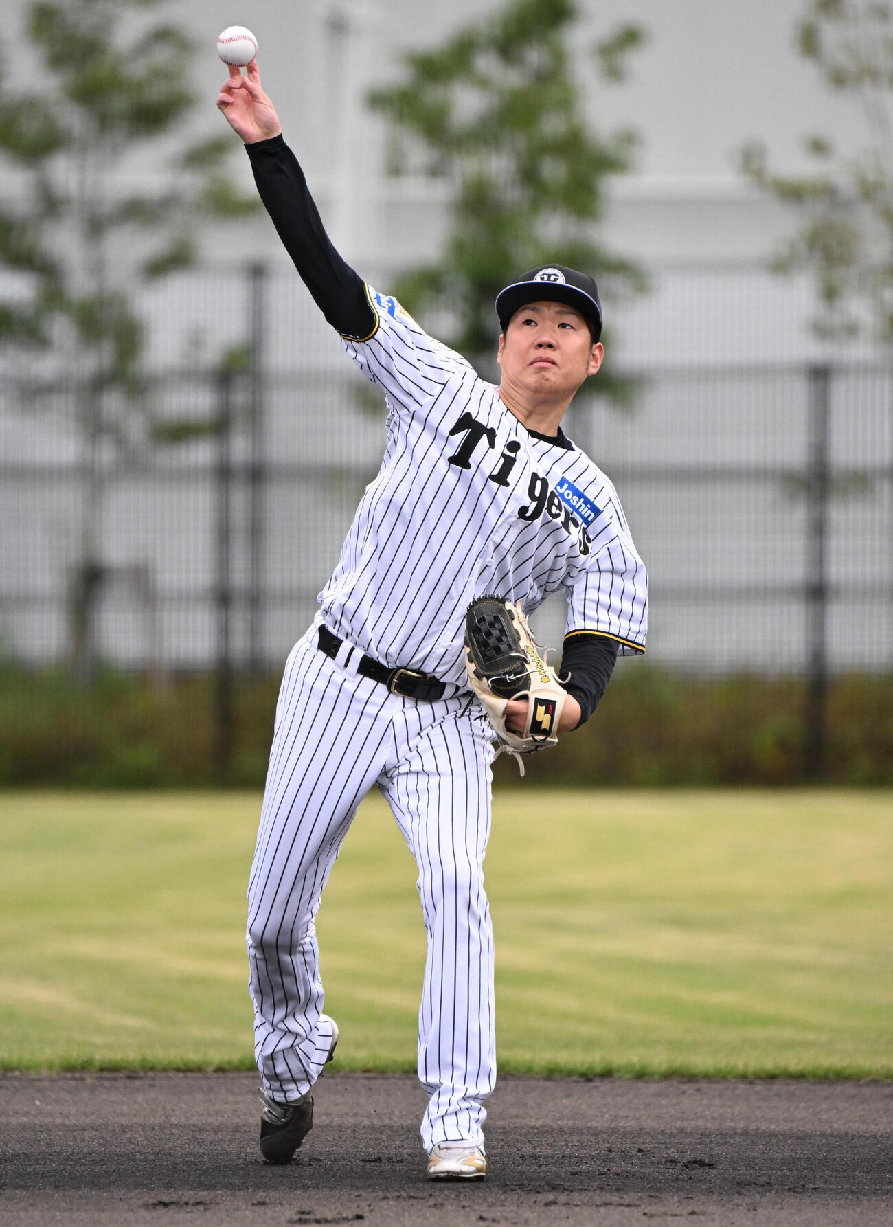 キャッチボールをする阪神西勇輝（撮影・石井愛子）
