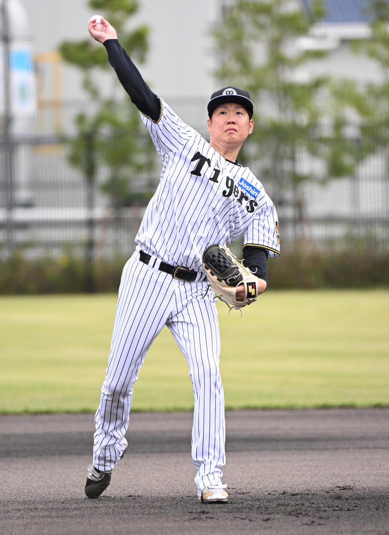 キャッチボールをする阪神西勇輝（撮影・石井愛子）