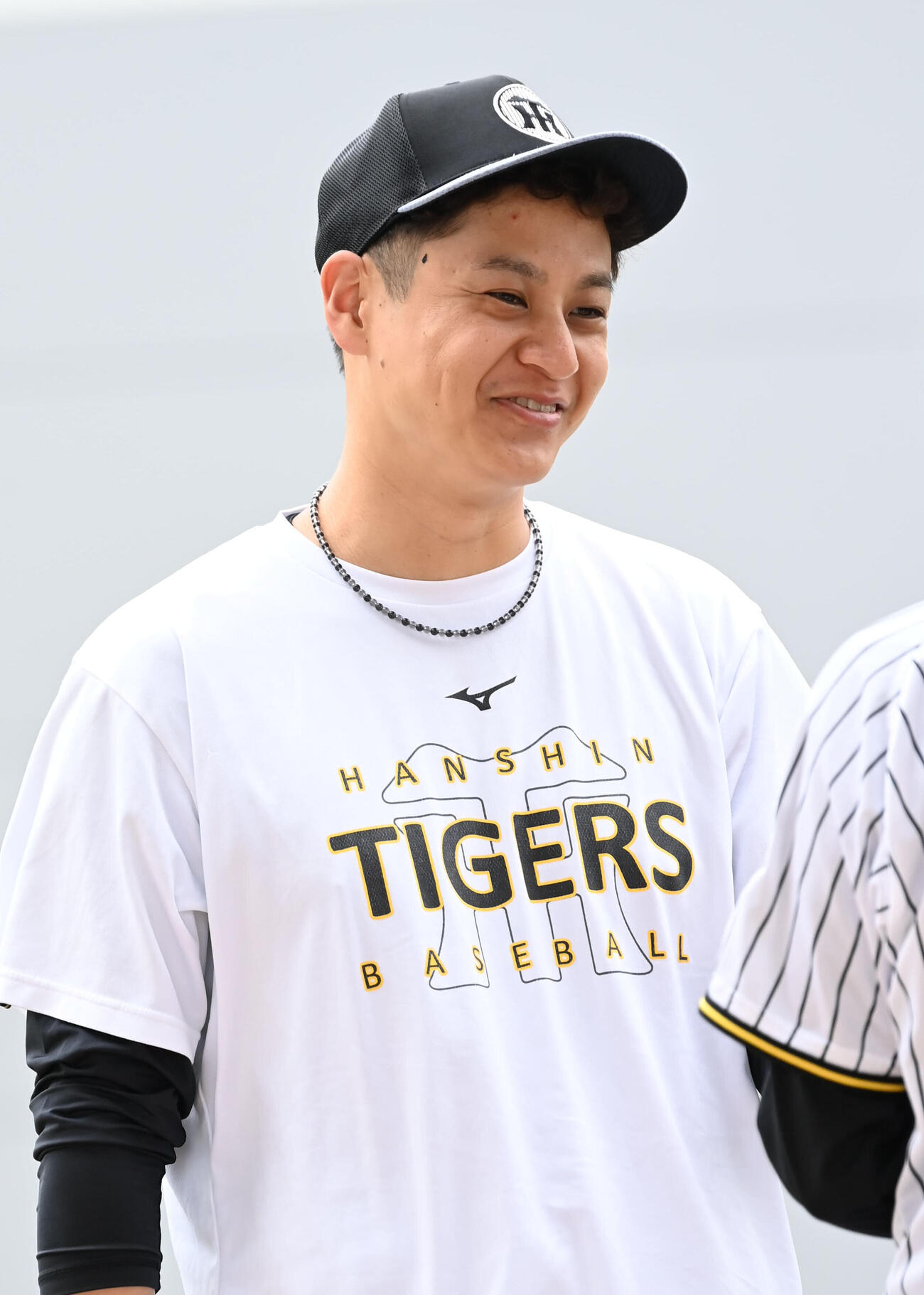 練習の合間に笑顔を見せる阪神大竹耕太郎（撮影・石井愛子）