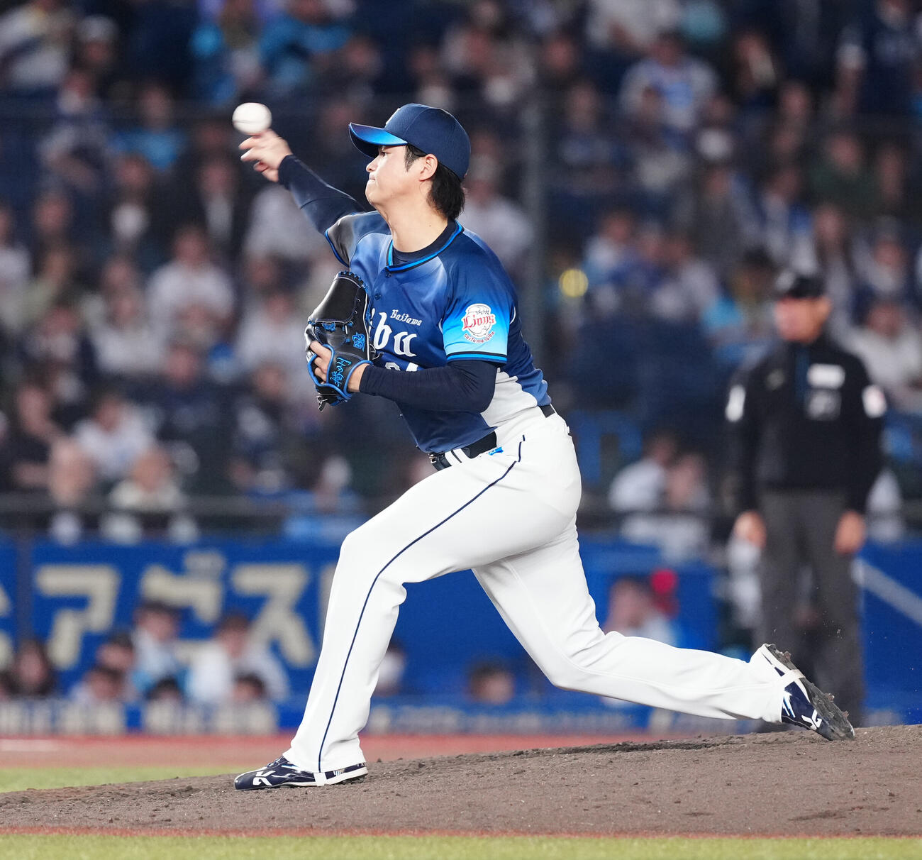 ロッテ対西武　9回裏から5番手で登板した西武甲斐野央（撮影・鈴木みどり）