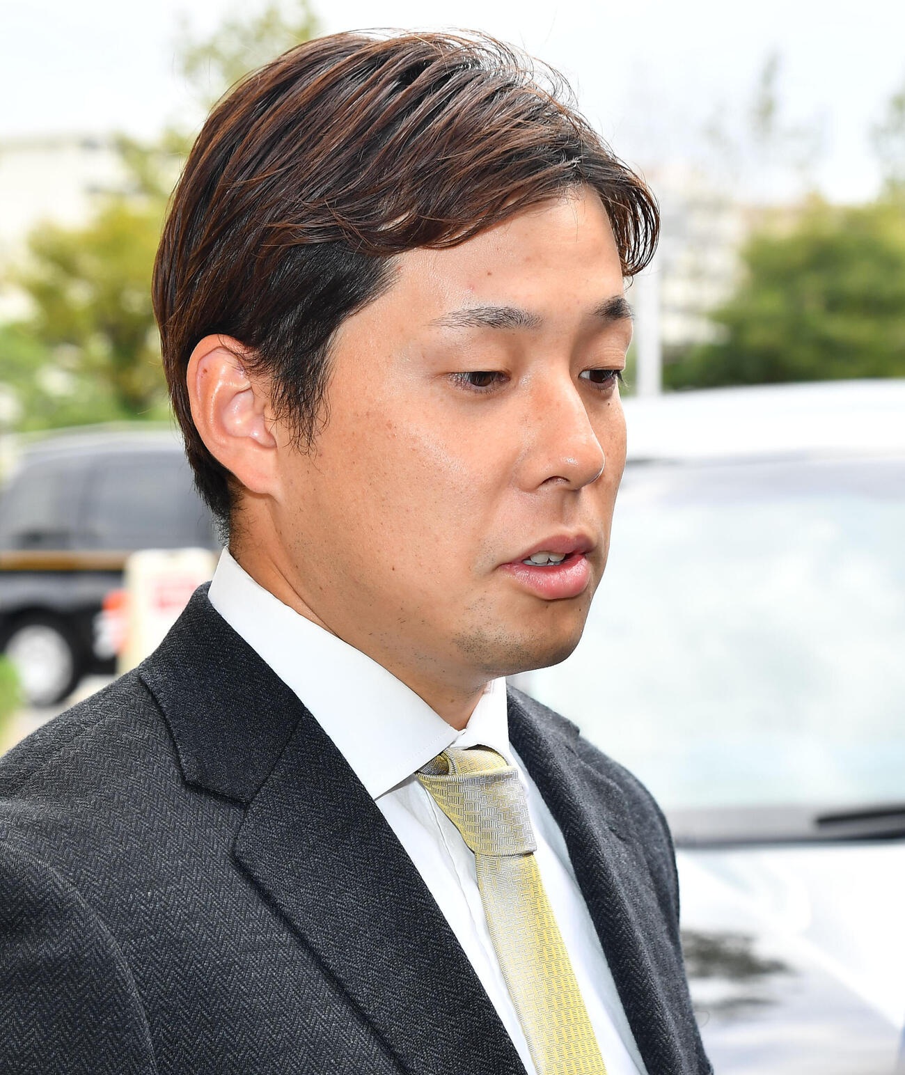 戦力外通告を受け、囲み取材を受けるソフトバンク大江竜聖（撮影・岩下翔太）