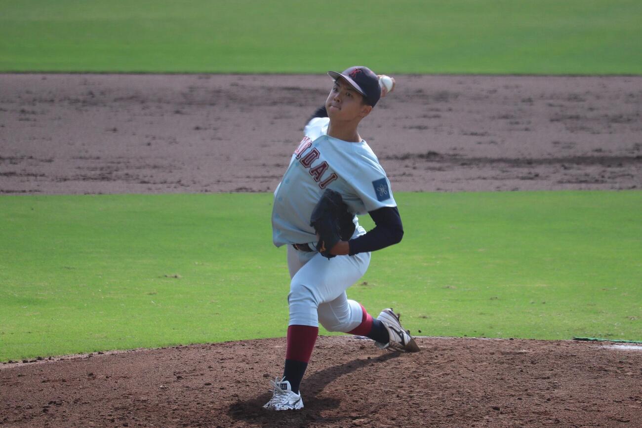 関大対近大　関大戦に救援登板した近大・宮原廉（撮影・佐藤妙月）