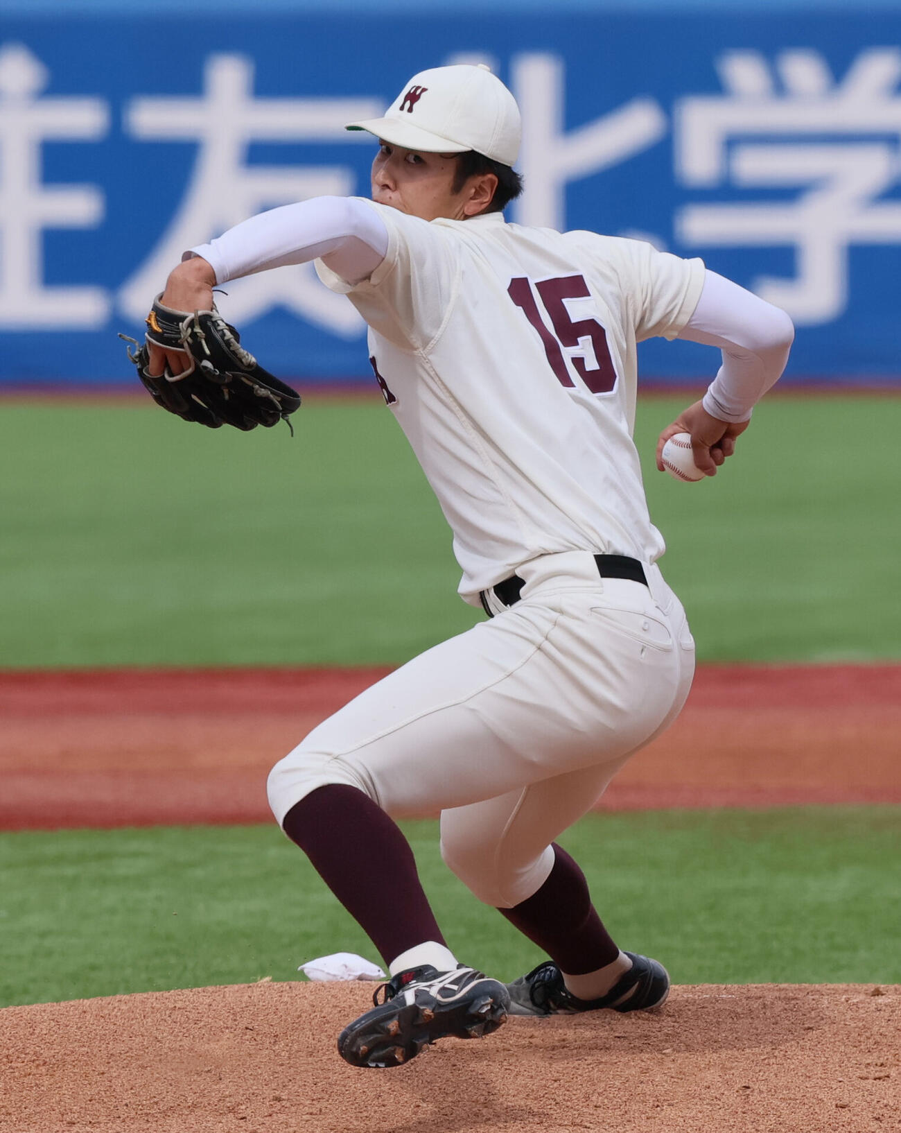 明大対早大　力投する早大先発の高橋煌稀（撮影・水谷安孝）
