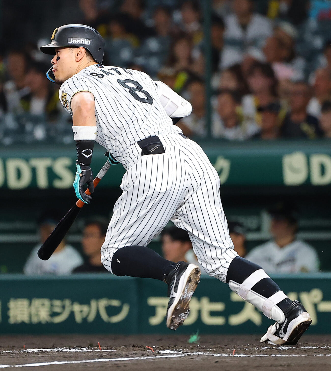 阪神対広島　1回裏阪神2死二塁、佐藤輝明は先制適時打を放つ（撮影・上田博志）