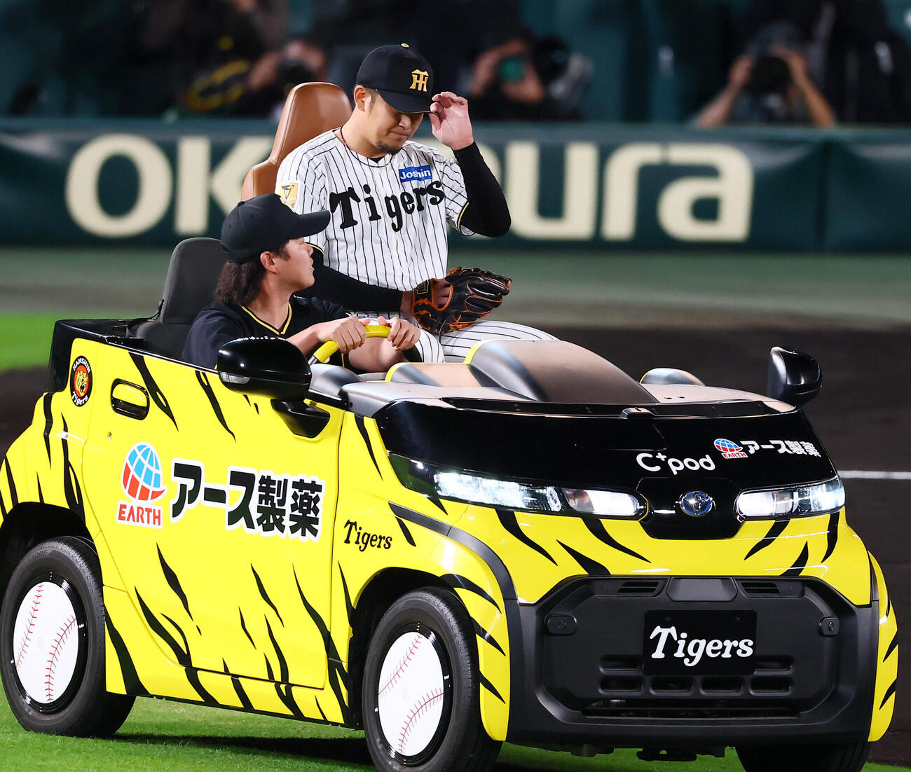 阪神対広島　7回表、阪神2番手で登板する岩貞祐太（撮影・加藤哉）